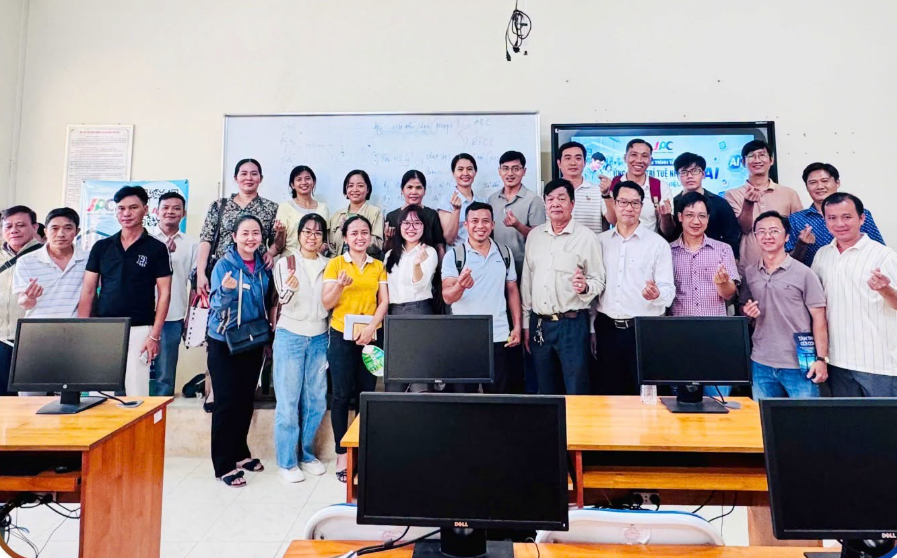May be an image of one or more people, people studying and text that says 'JOC Chương trình tập huấn dành cho cán bộ/ thầy cô TRƯỜNG THPT VỌNG THE 079.426.5022'' class='WACImage SCXW99732047 BCX0' width='598' height='372' width='598' height='372' width='598' height='372' width='598' height='372' width='598' height='372' width='598' height='372' width='598' height='372