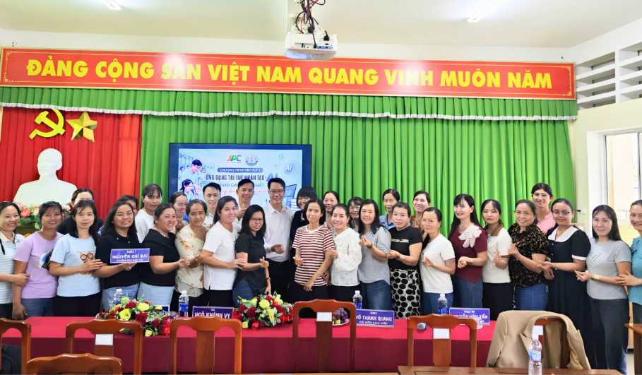 May be an image of text that says 'ĐÀNG CỘNG SÂN SNVIỆT VIỆT NAM QUANG VI INH H MUÔN NĂM -ေ်းြ်းြုနတ TON ニー起 NÂNG TẦM GIÁO DỤC THỜI ĐẠI ĐẠISỐ SỐ JPC ỨNG DỤNG Chương trình tập huấn tại THP Thuận Hòa TRONG GIÁO DỤC 079.426.5022'' class='WACImage SCXW99732047 BCX0' width='606' height='354' width='606' height='354' width='606' height='354' width='606' height='354' width='606' height='354' width='606' height='354' width='606' height='354