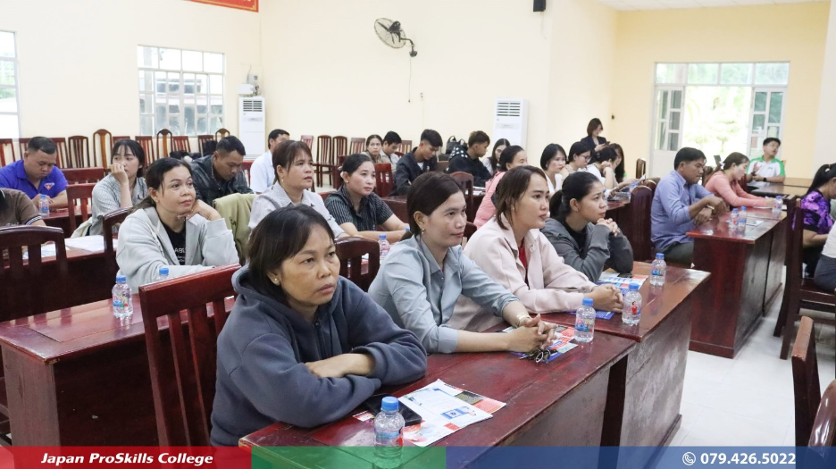 May be an image of one or more people, people studying and text' class='WACImage SCXW226119384 BCX0
